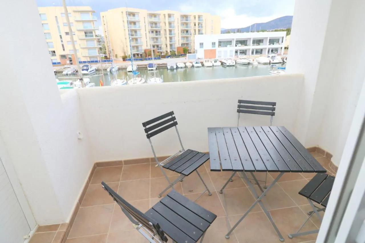 R. Marine II Apartment Roses 0*,